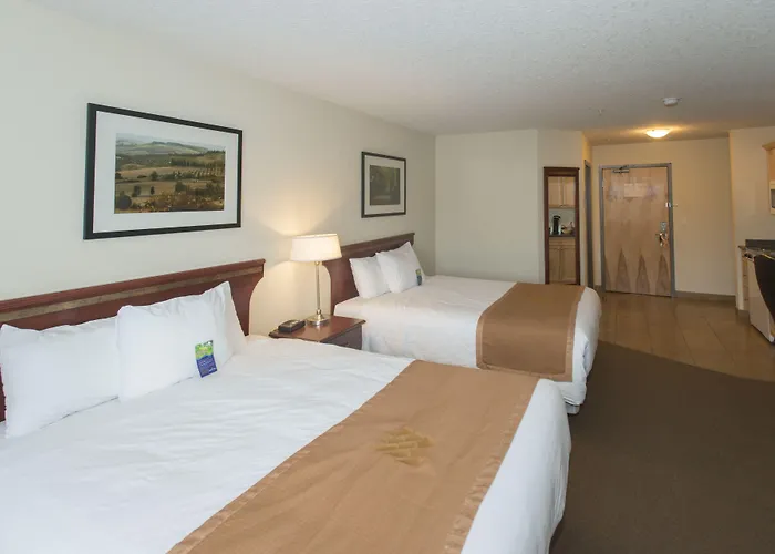 Lakeview Inns & Suites - Fort Nelson