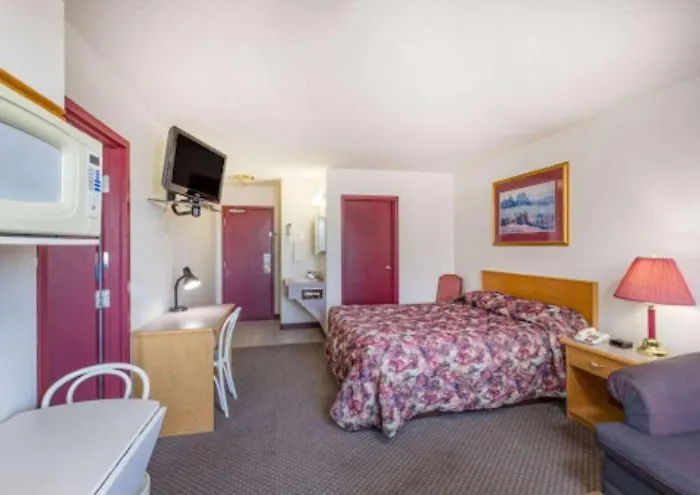 Almada Inn